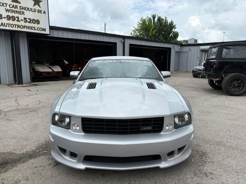 Used 2005 Ford Mustang GT RWD image 2