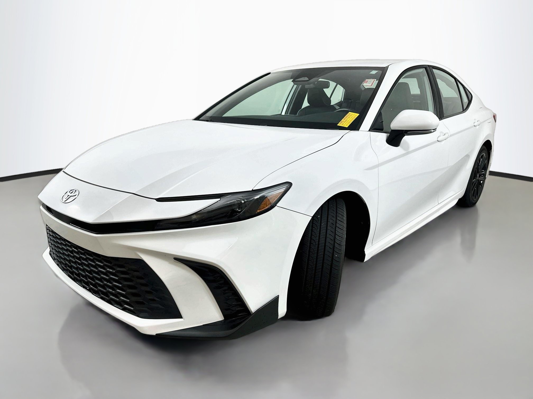 Used 2025 Toyota Camry SE FWD image 3