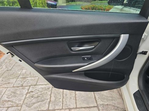 Used 2015 BMW 320i Sedan RWD image 9