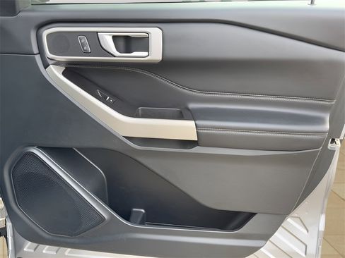 Used 2021 Ford Explorer XLT w/ Class III Trailer Tow Package image 15