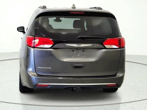 Used 2017 Chrysler Pacifica Touring-L FWD image 7
