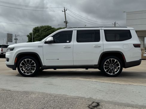 Used 2022 Jeep Wagoneer Series III w/ Premium Group I image 7