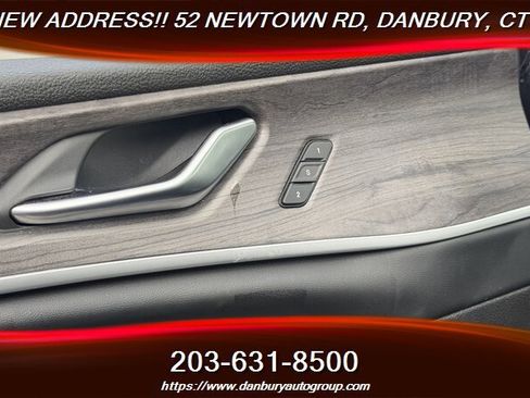 Used 2023 Jeep Grand Cherokee L Limited AWD/4WD image 10