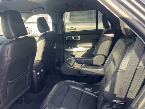 Used 2022 Ford Explorer XLT w/ Equipment Group 202A image 32
