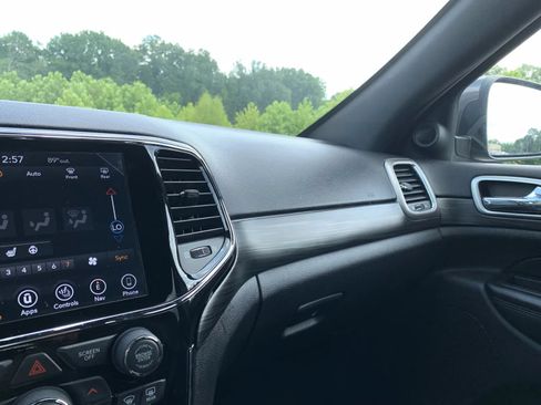 Used 2019 Jeep Grand Cherokee Altitude AWD/4WD image 22