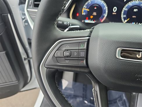 New 2025 Jeep Grand Cherokee Laredo image 18