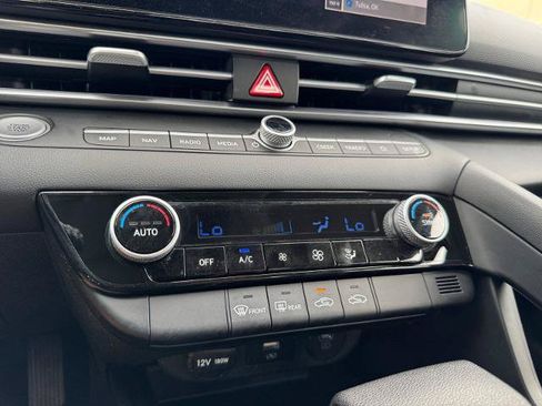 Used 2024 Hyundai Elantra SEL FWD image 22