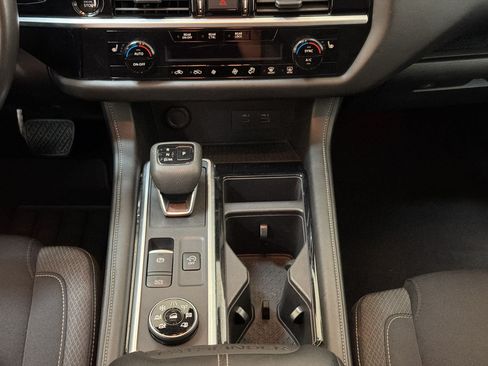 Used 2025 Nissan Pathfinder SV AWD/4WD image 19