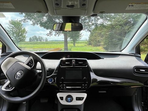 Used 2017 Toyota Prius Two w/ Carpet Mat Package FWD image 7