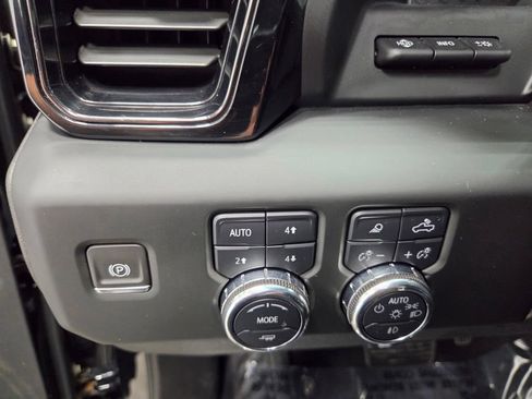 Used 2024 GMC Sierra 2500 AT4 w/ Technology Package AWD/4WD image 28