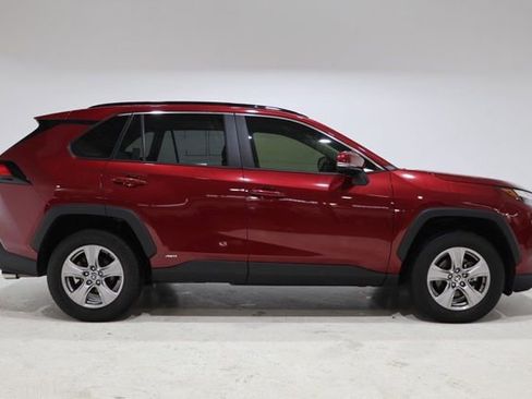 Used 2022 Toyota RAV4 XLE w/ Convenience Package AWD/4WD image 9