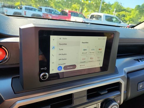 Certified 2025 Toyota Tacoma TRD Off-Road AWD/4WD image 18
