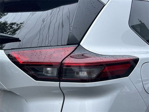 Certified 2025 Nissan Rogue S image 28