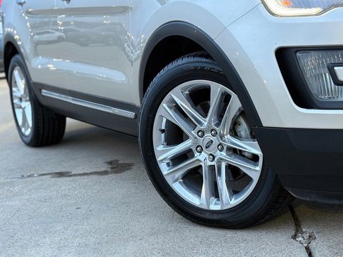 Used 2017 Ford Explorer Limited image 9