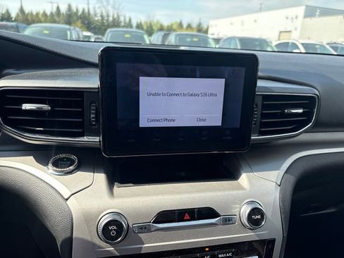 Used 2021 Ford Explorer XLT w/ Equipment Group 202A AWD/4WD image 21