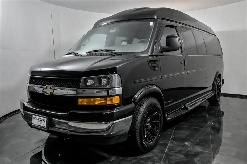 Used 2023 Chevrolet Express 2500 Extended RWD image 5