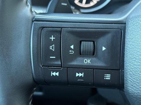 Used 2025 Nissan Rogue SV AWD/4WD image 31