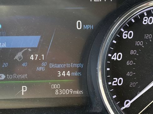 Used 2019 Toyota Camry XLE FWD image 11