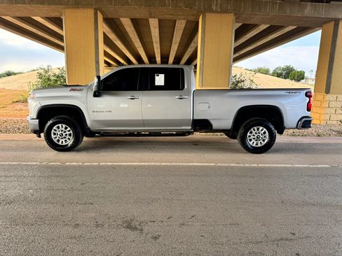Used 2023 Chevrolet Silverado 3500 LT AWD/4WD image 6