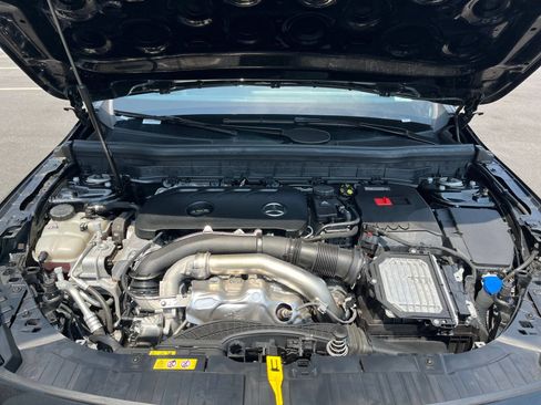 Used 2025 Mercedes-Benz GLB 250 image 37