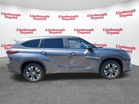 Used 2025 Toyota Highlander XLE image 27