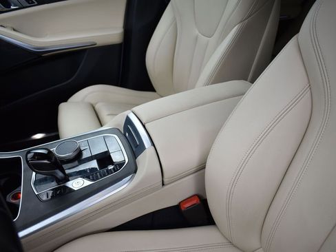 Used 2022 BMW X5 sDrive40i w/ Premium Package image 14