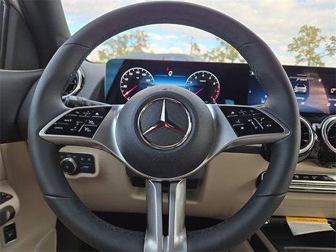 New 2026 Mercedes-Benz GLB 250 4MATIC image 18
