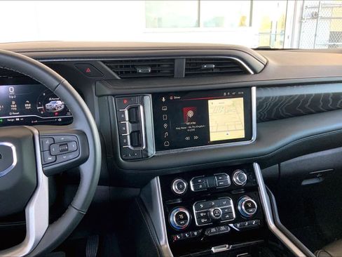 Used 2024 GMC Yukon XL Denali image 7