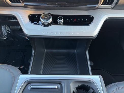 New 2025 Ford Expedition Active image 29