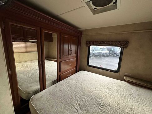 Used 2011 Ford E-450 and Econoline 450 Super Duty w/ Motorhome Prep Pkg image 26