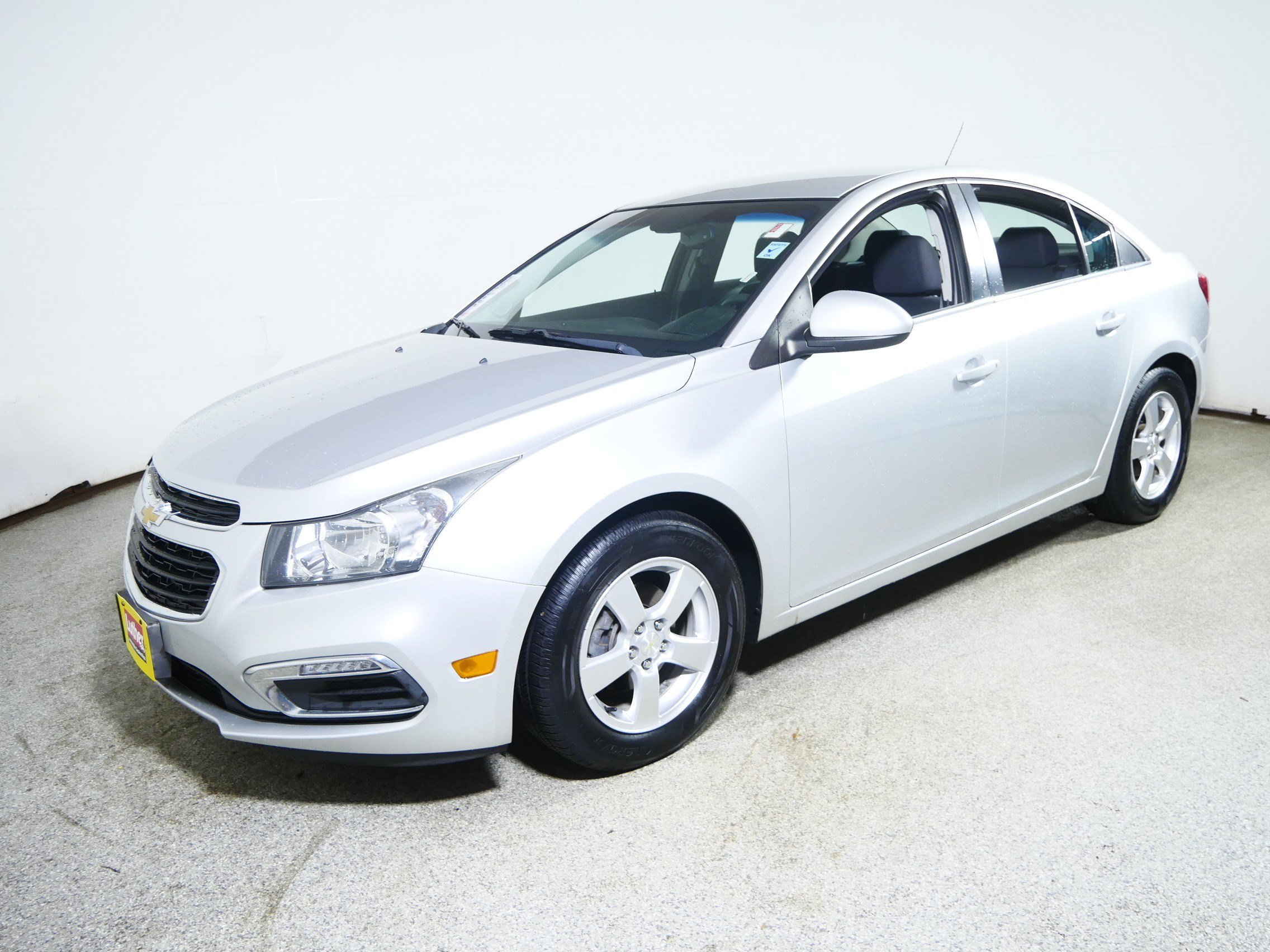 Used 2015 Chevrolet Cruze LT FWD image 3