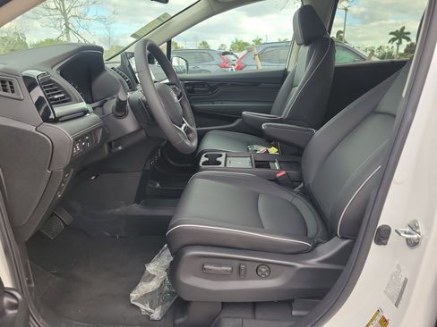 New 2026 Honda Odyssey Touring image 17