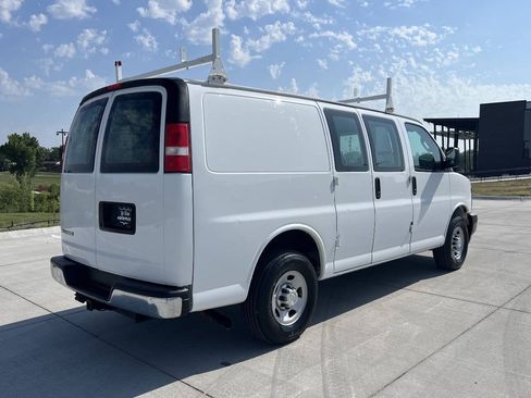 Used 2016 Chevrolet Express 2500 RWD image 6