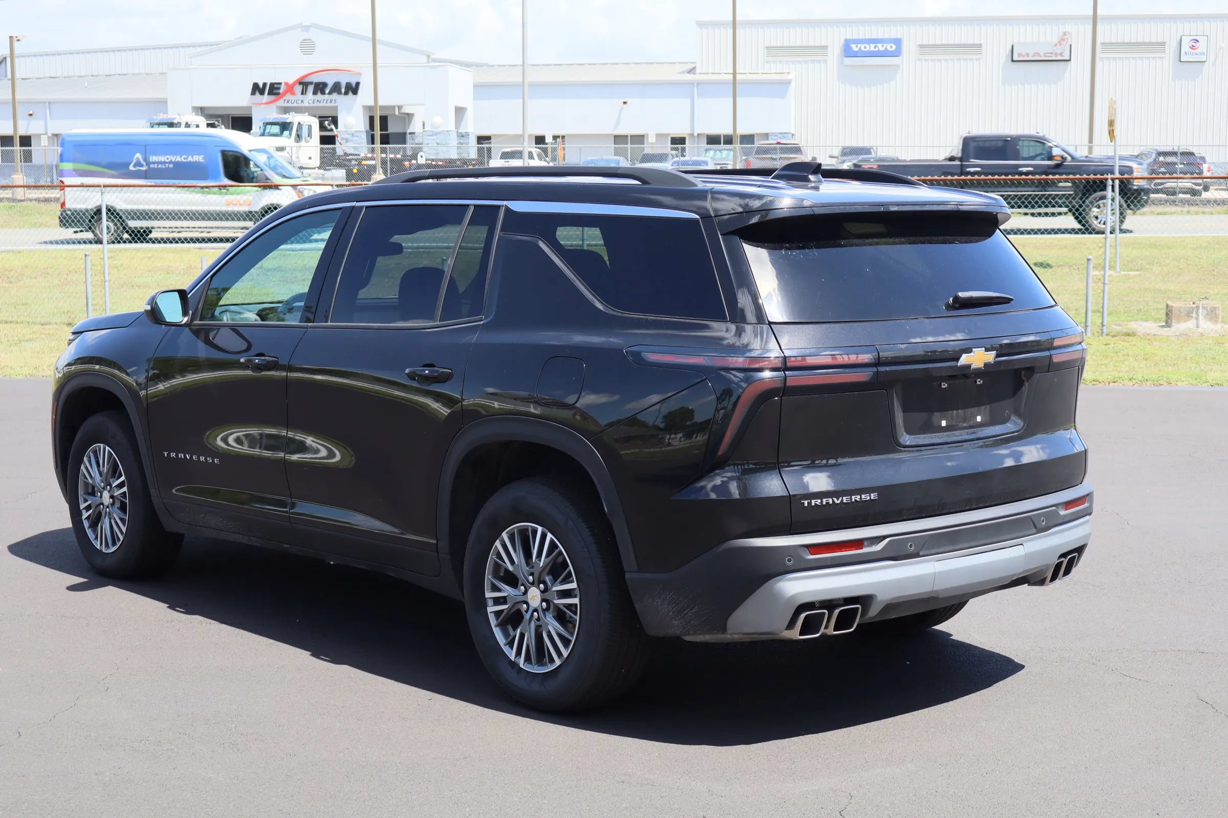 Used 2026 Chevrolet Traverse LT FWD image 5