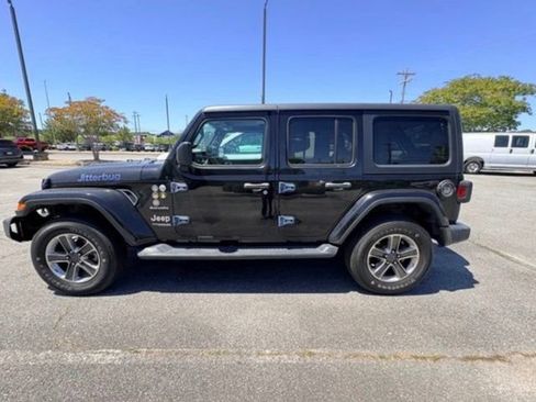 Used 2020 Jeep Wrangler Unlimited Sahara AWD/4WD image 9