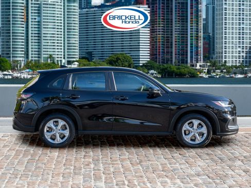 Certified 2023 Honda HR-V LX image 4