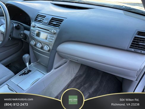 Used 2011 Toyota Camry image 12