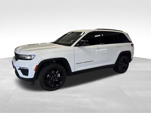 Used 2023 Jeep Grand Cherokee Limited w/ Luxury Tech Group II AWD/4WD image 2