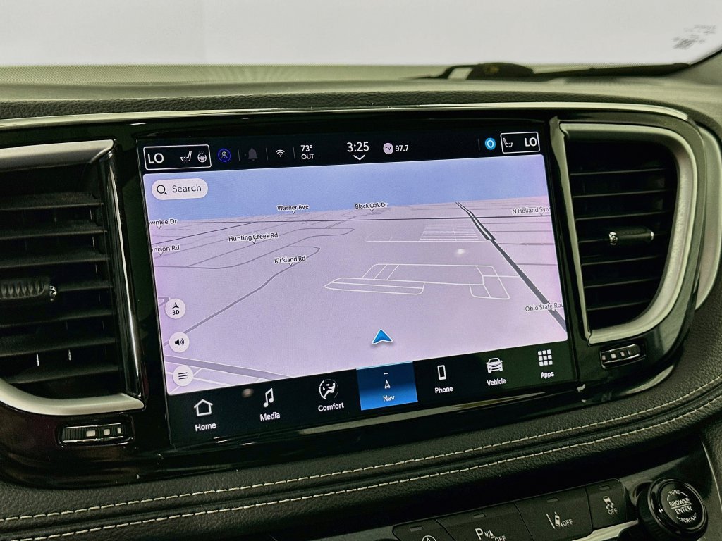 Certified 2025 Chrysler Pacifica Limited FWD image 21