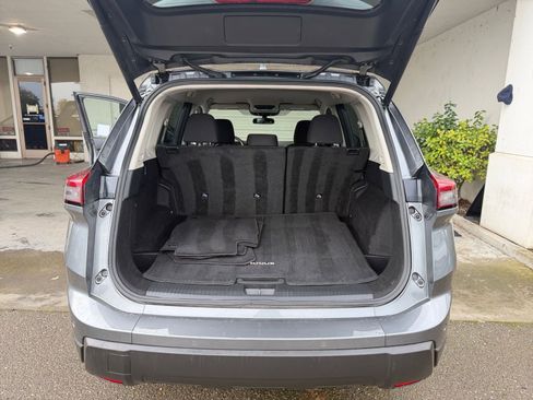 Used 2025 Nissan Rogue SV image 33