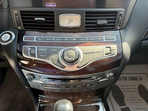 Used 2017 INFINITI Q70 L 3.7 w/ Deluxe Touring Package image 18