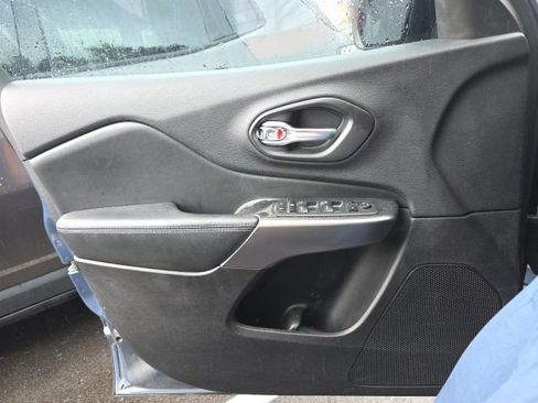 Used 2020 Jeep Cherokee Latitude FWD image 4
