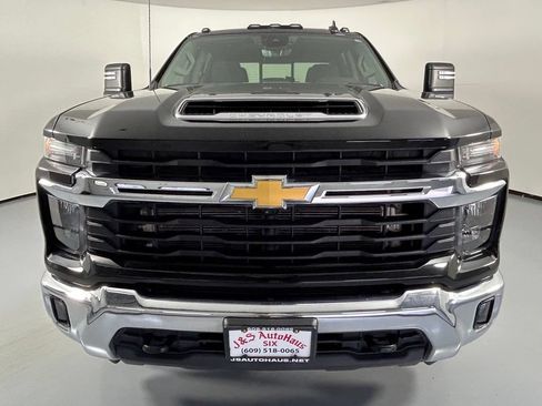 Used 2024 Chevrolet Silverado 3500 LT w/ Texas Edition AWD/4WD image 2