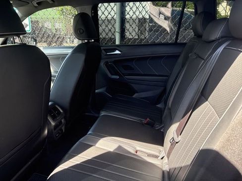 Used 2022 Volkswagen Tiguan SE R-Line image 8