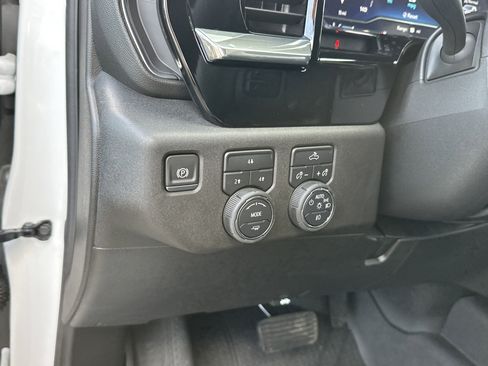 Used 2025 Chevrolet Silverado 2500 LT w/ Convenience Package image 15