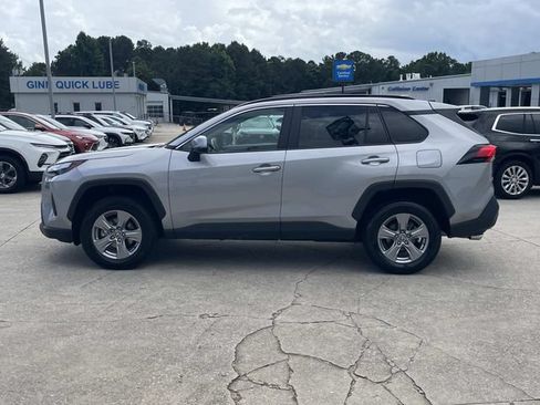 Used 2025 Toyota RAV4 XLE AWD/4WD image 2