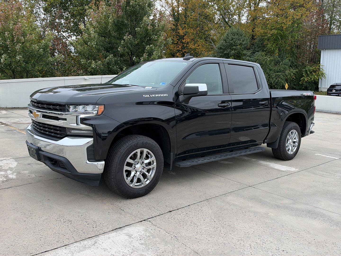 Used 2021 Chevrolet Silverado 1500 LT AWD/4WD image 1