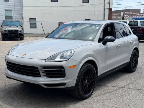 Used 2023 Porsche Cayenne AWD/4WD image 3