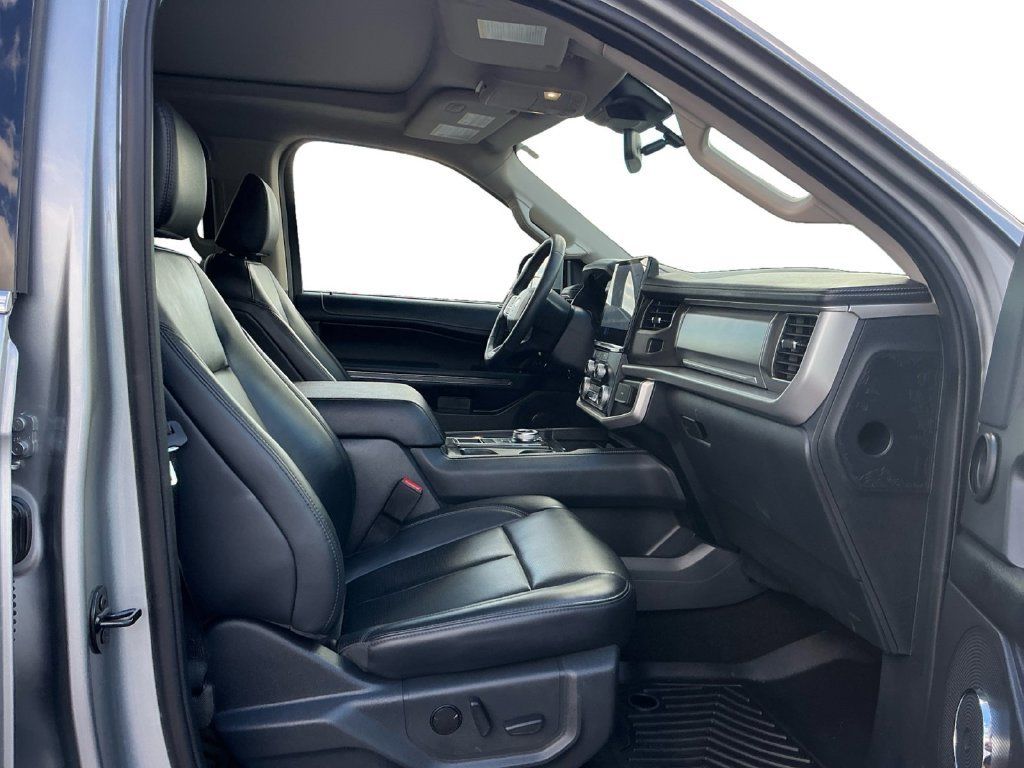 Certified 2024 Ford Expedition XLT RWD image 22