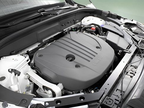 Certified 2025 Volvo XC60 B5 Core w/ Protection Package Premier image 12